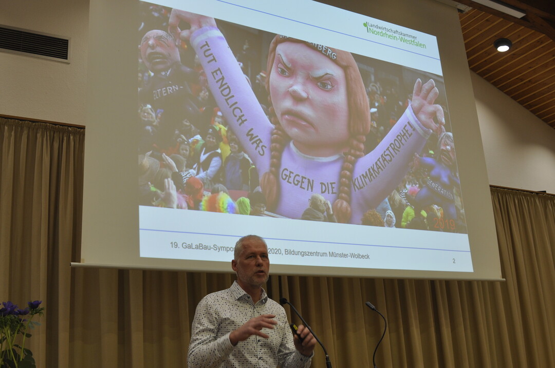 Markus Reher nutzt traditionell einen Rückblick auf die Karnevalszüge und stellte er fest, dass der Klimawandel in diesem Jahr weniger die Wagenmotive bestimmt hat als 2019.