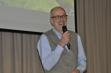 Forstmann Peter Wohlleben unterhielt das Publikum mit ungewhnlichen Thesen.