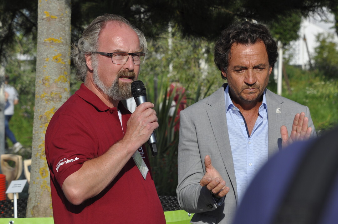 Ludger Plamann (l.) leitete gewohnt souvern den Cup. VGL Prsident Martin Joos konnte sich ber die die Veranstaltung freuen, die von seinem Verband betreut wurde.