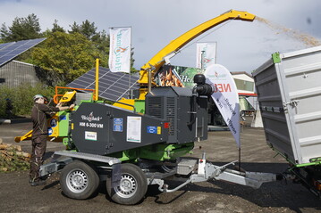 Neuer leistungsstrkerer Heizohack HM 6- 300 VM mit 80 km/h Fahrgestell und Einzug 30 x 60 cm. 