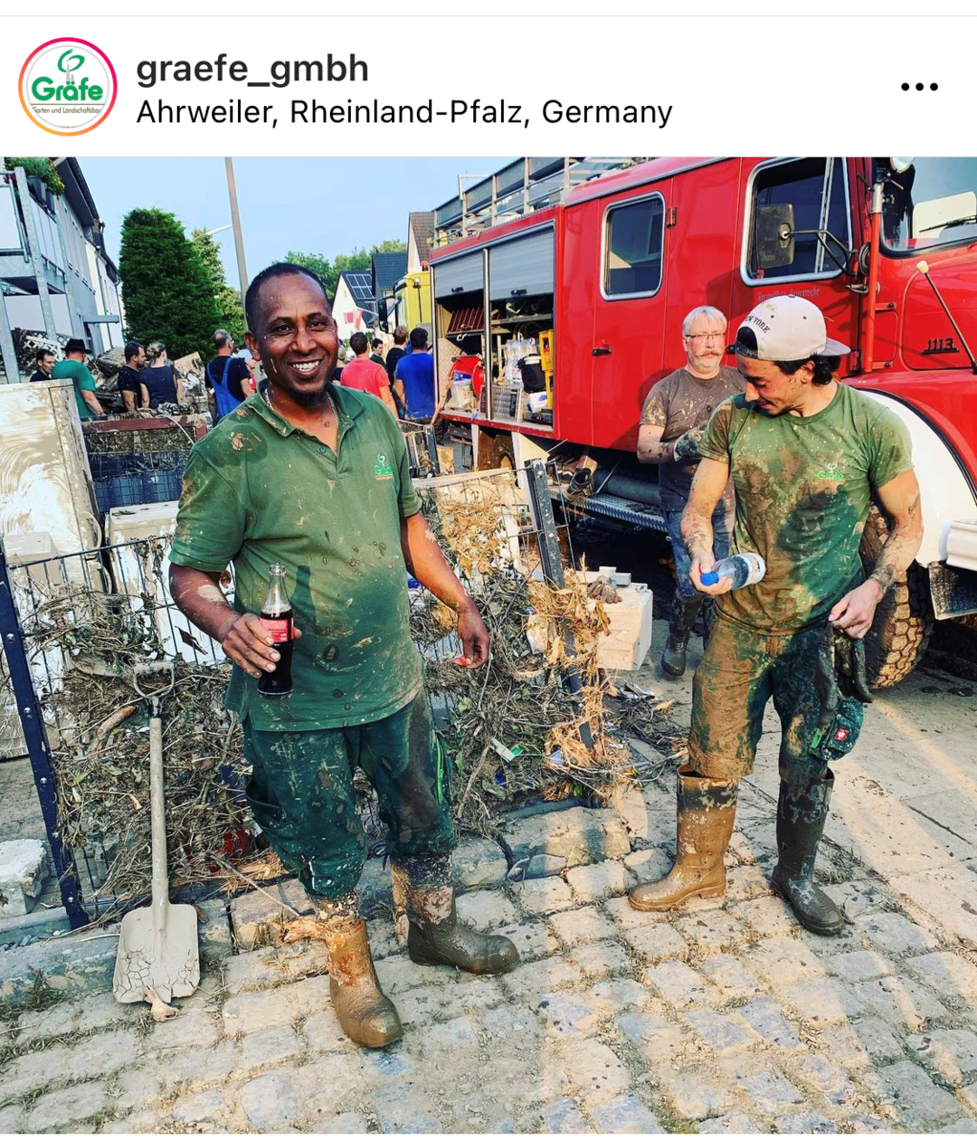 Der Eritreer Tesfu hat seinen Vater bei einem Unwetter verloren. In Ahrweiler hilft er bei Grfe aufrumen.  