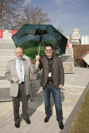 Florian Klostermann (r.) begrte auch Dr. Karl Schrmann, Geschftsfhrer des Verbandes Garten-, Landschafts- und Sportplatzbau NRW e. V., zur Auftaktveranstaltung der Klostermann-GaLaBau-Initiative im vergangenen Mrz.