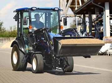 Die neue Kompakttraktoren-Baureihe TH 5 bietet den Betreibern im kommunalen und gewerblichen Bereich durch ihre innovative Technik, Langlebigkeit und groe Stabilitt hohe Betriebssicherheit in einem guten Preis-/Leistungsverhltnis. 