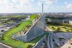 Das riesige Dach der hochmodernen Müllverbrennungsanlage Amager Ressource Center in Kopenhagen bietet wertvolle Freizeit- und Erholungsfläche.