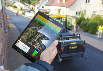 Mit Bomap Connect werden die Daten aller beteiligten Walzen werden ber eine Cloud-Anwendung untereinander in Echtzeit vernetzt und als Karte in Google Maps dargestellt. 