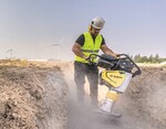 Bomag präsentiert als einer der führenden Baumaschinenhersteller erstmals seinen leistungsstarken batterie-elektrischen Stampfer BT 60 e.