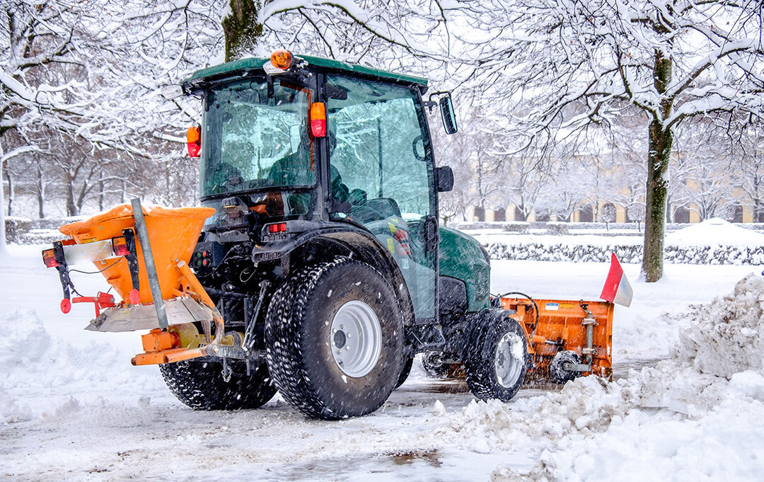 Winterdiensteinsatz - Traktor. Ideal f�r Landwirte: Schnelle und flexible Telematik-Nachr�stung f�r saisonale Eins�tze