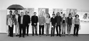 Von links: Erhard Anger, Prof. B Prechter, Prof. Ludwig, Erich Hiller, Dieter Rommel, Architekt, zusammen mit den Studenten