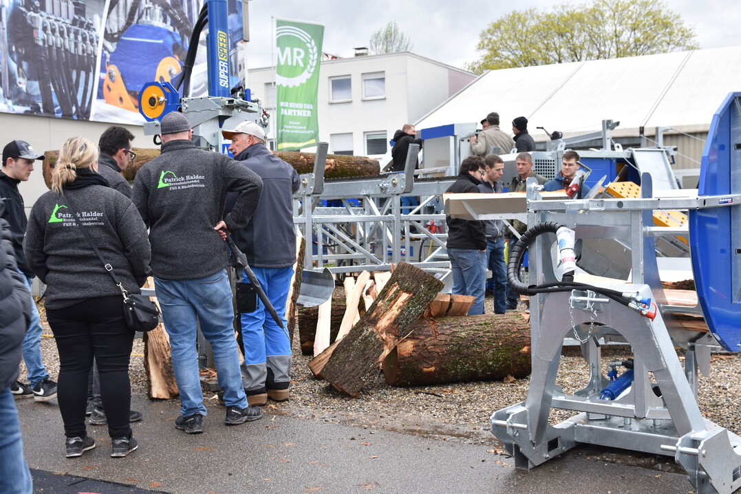 Schwieriges Wetter herrschte whrend der diesjhrigen Fachmesse Forst live. Trotzdem kam eine Rekordzahl an Besuchern auf das Messegelnde in Offenburg.