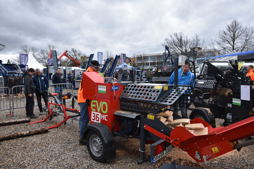 Schwieriges Wetter herrschte whrend der diesjhrigen Fachmesse Forst live. Trotzdem kam eine Rekordzahl an Besuchern auf das Messegelnde in Offenburg.
