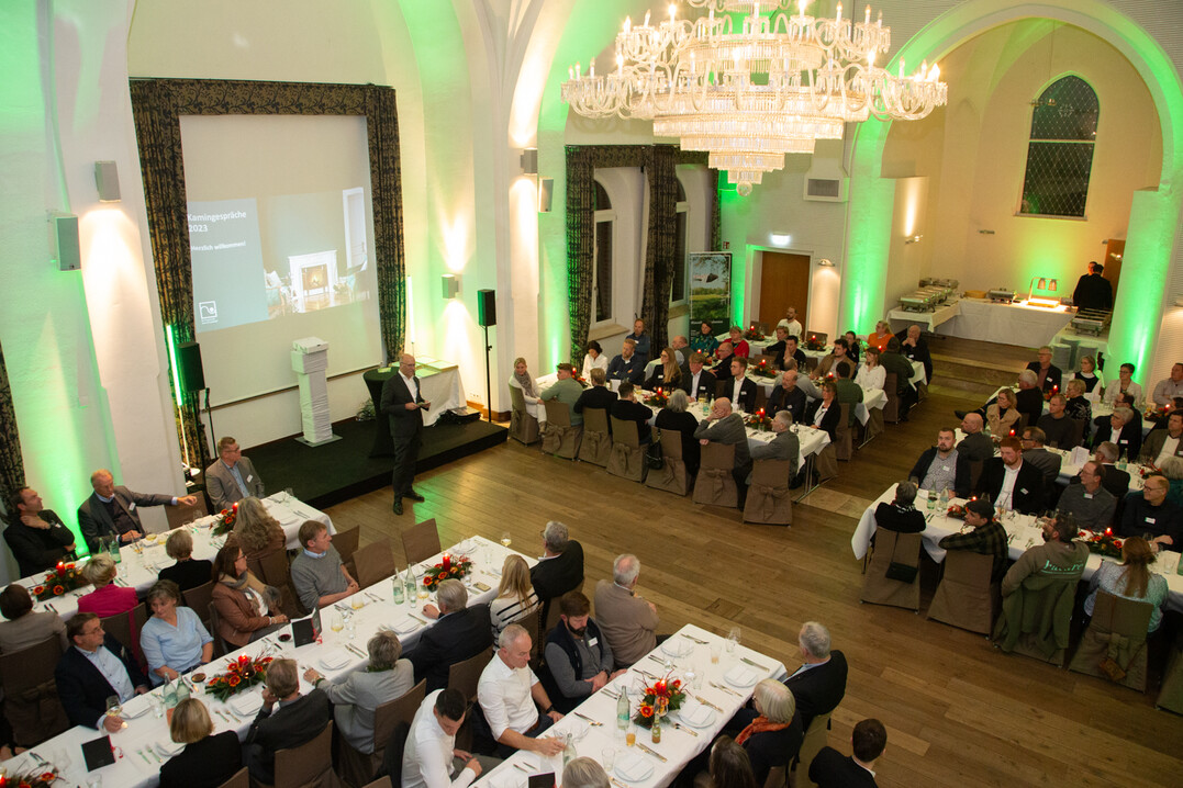 Die Jahresabschlussveranstaltung des VGL NRW fand in diesem Jahr im Palace St. George in Mnchengladbach statt. Rund 140 Gste folgten der Einladung des Verbandes, um das Jahr bei den traditionellen Kamingesprchen gemeinsam ausklingen zu lassen.
