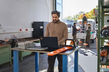 Das Stihl connected Portal ermglicht gewerblichen Nutzern eine effiziente und
transparente Planung und Organisation ihrer Aktivitten und Einstze.