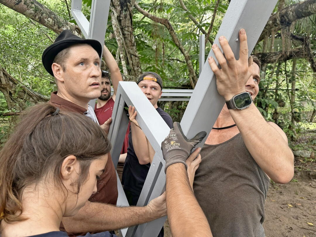 Ein bewegender Moment: Das erste Bauteil ist fertig zum Einbau.