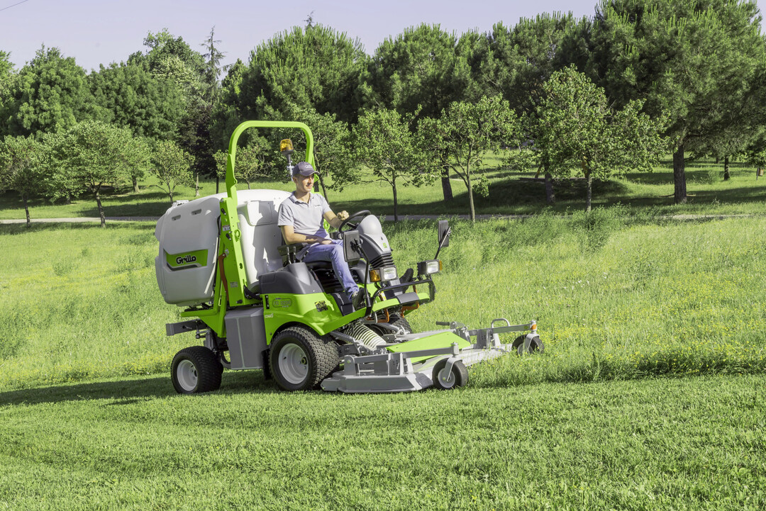 Grillo fertigt Frontmher ohne Sammelfunktion, empfiehlt seinen Kunden jedoch solche mit Grasfangeinrichtung, etwa das Modell FD 2200.