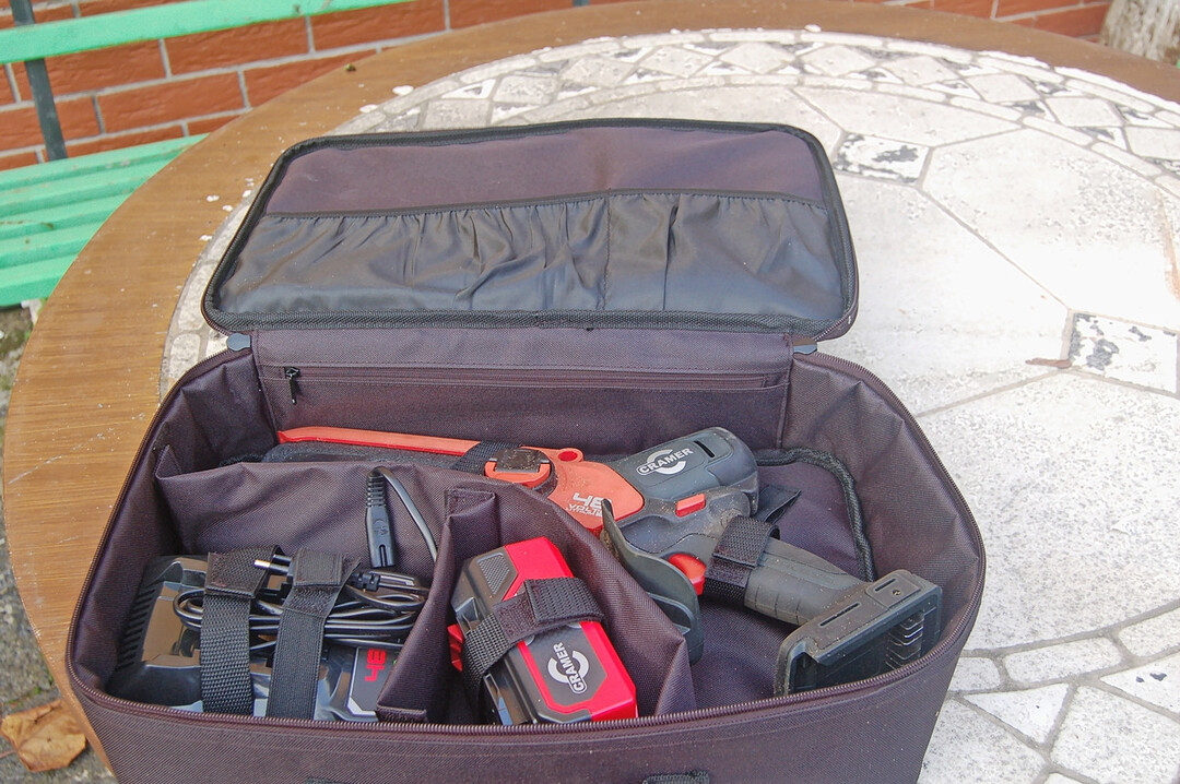 Die Cramer-S�ge kommt in einer praktischen Tasche.