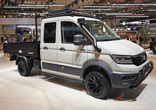 Von MAN Individual aufgemotzte MAN TGE-Doppelkabine als Offroad-Allradler mit 202?PS und Achtgangautomatik