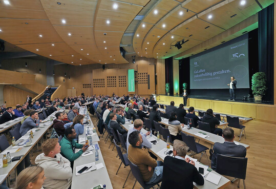 Gut 300 Besucherinnen und Besucher kamen zum braun steine dialog