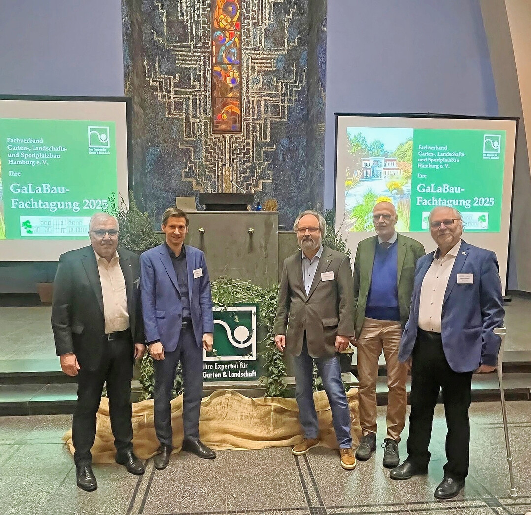 Die Referenten der 39. GaLaBau-Fachtagung in Hamburg: Eiko Leitsch, Staatsrat Martin Bill, der FGL-Vorsitzende Ludger Plamann, Heino Grunert und Professor Dr. Manfred Khler (v. l. n. r.). 