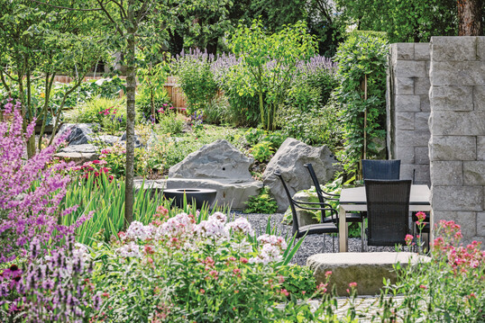 Preis Newcomer für Daniel Berg, „Zeitloses Gartendesign fu¨r ein denkmalgeschu¨tztes Bauernhaus“ in Bonstetten (CH)