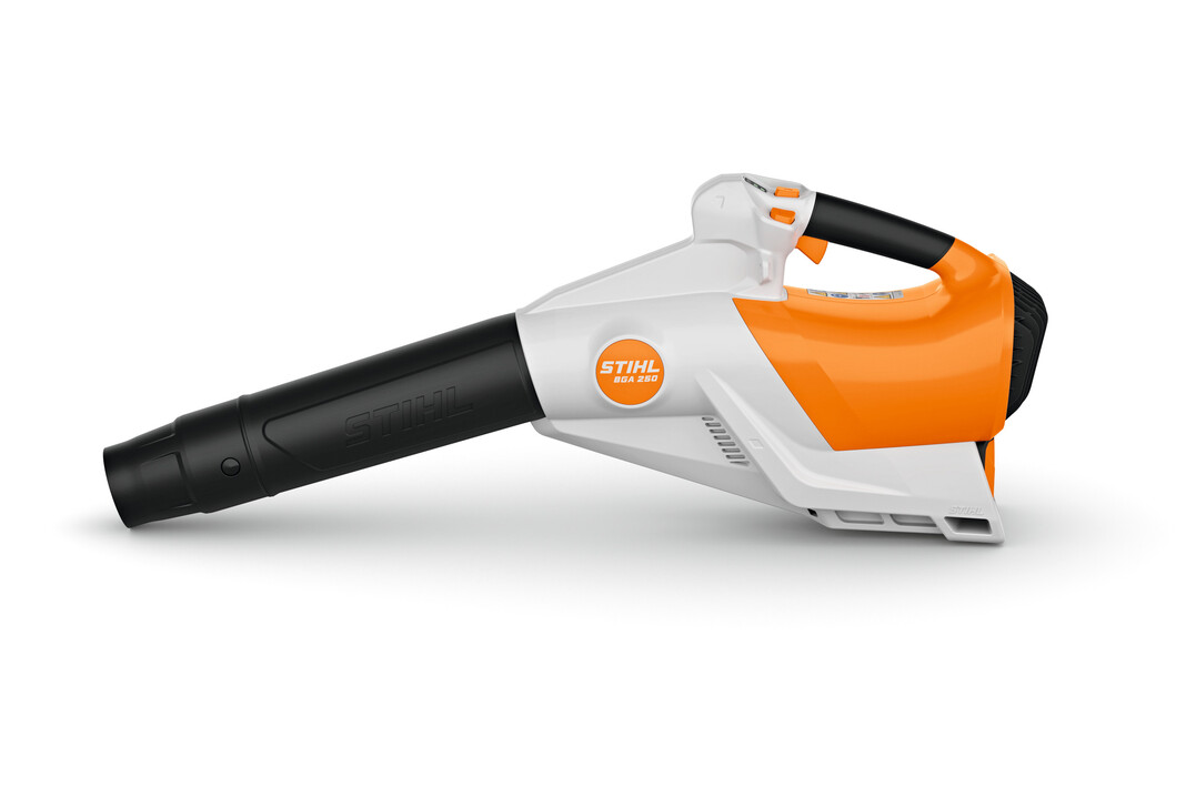 Das BGA 250 ist das Top-Modell unter den handgetragenen Akku-Blasgerten von STIHL und punktet mit einer Blaskraft von bis zu 26 Newton.