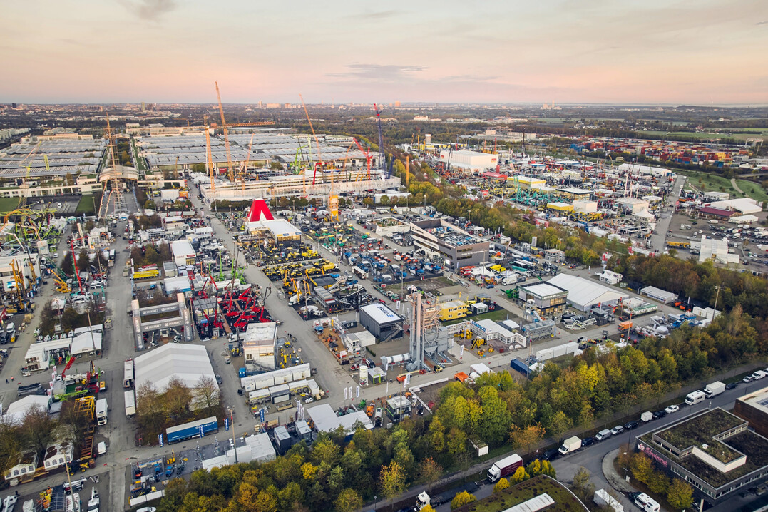 Die Bauma 2025 verspricht eine Leistungsschau der Superlative zu werden – hier ein Luftbild der vergangenen Messeausgabe.