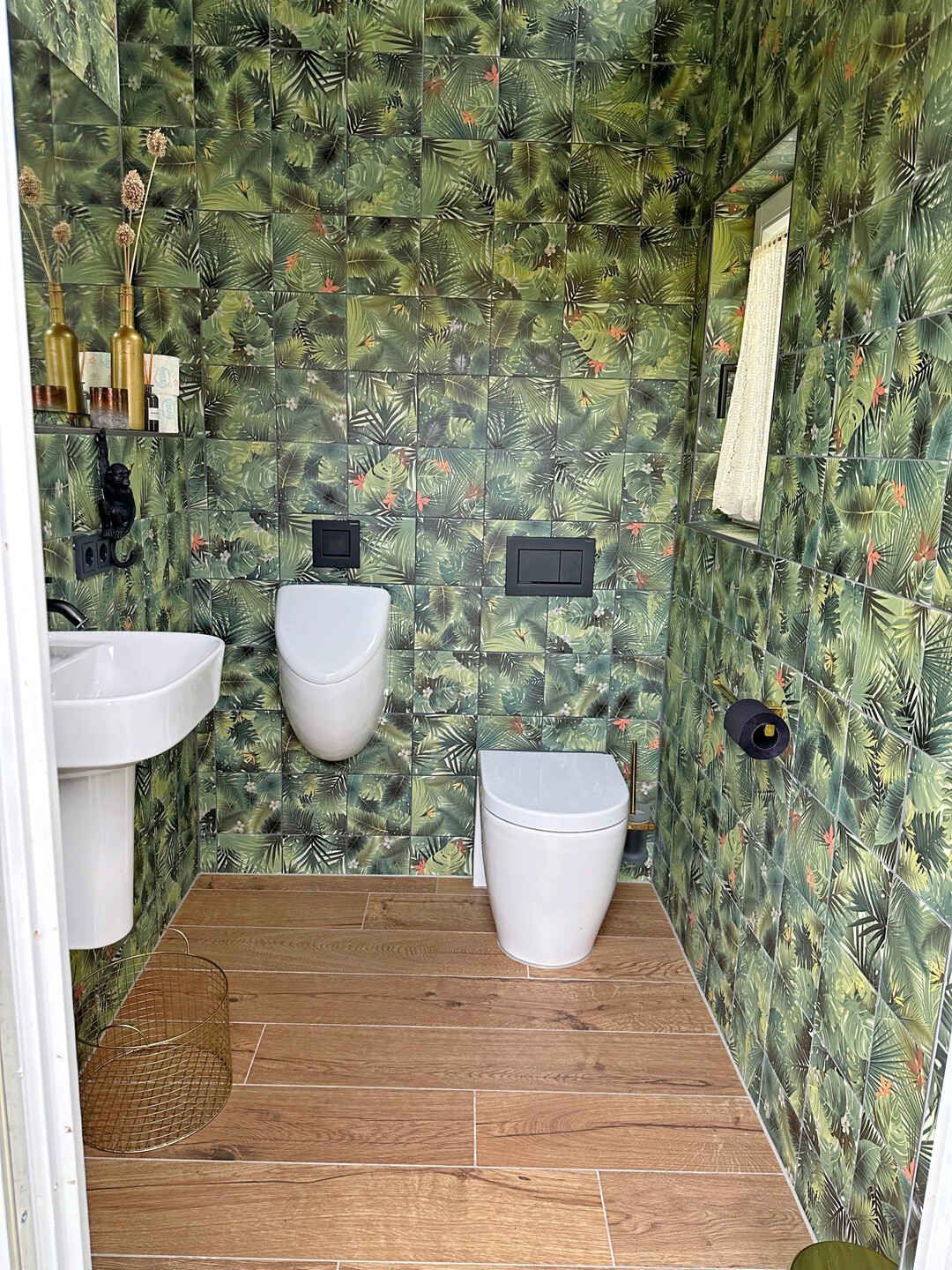  die bis zur Toilette durchgestylt sind.