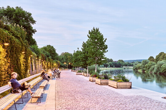 Landesgartenschau Hxter 2023. Weserpromenade Hxter Treffpunkt zwischen Altstadt und Weser (Franz Reschke Landschaftsarchitektur GmbH, Berlin)