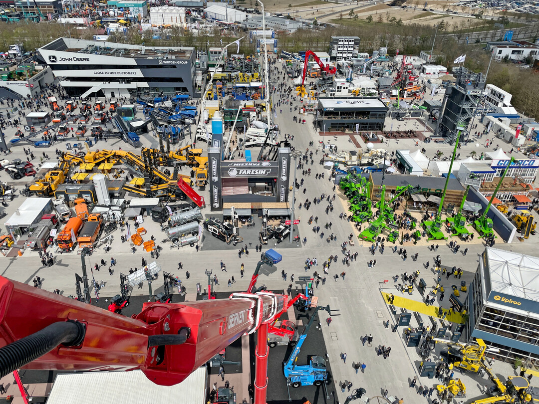 Die Messe aus der Vogelperspektive. Wer sich traute, konnte sie auf der Plattform des Ruthmann-Steigers T 1000 HF in 100 m Hhe berblicken.