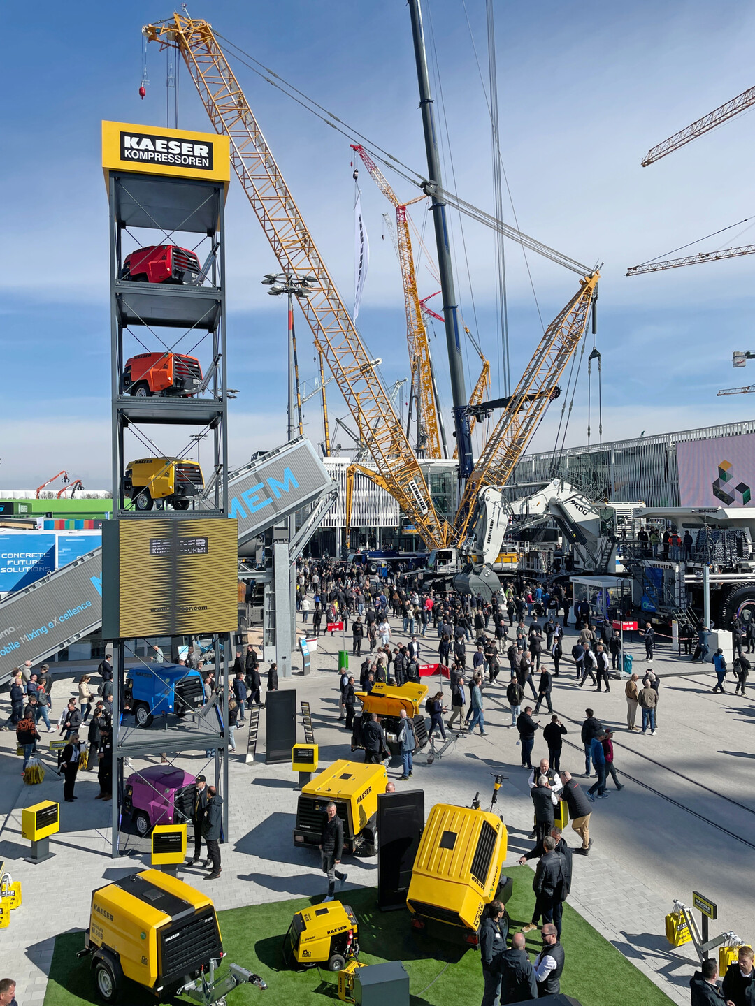 Zur grten Messe der Welt kamen gigantisch viele und groe Baumaschinen  natrlich auch dem wichtigen Messeteil Mining geschuldet.