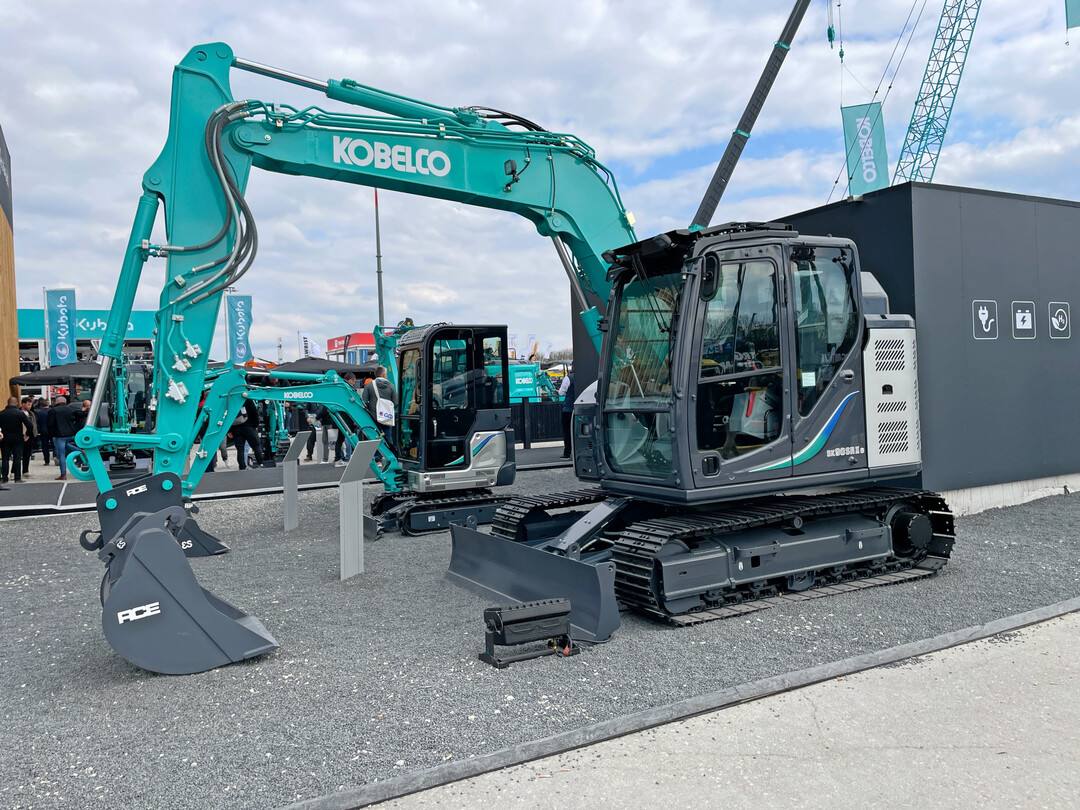 Kompaktbagger werden elektrisch  auch bei Kobelco. Der Hersteller zeigte in Mnchen einen Fnftonner und einen Zweitonner.