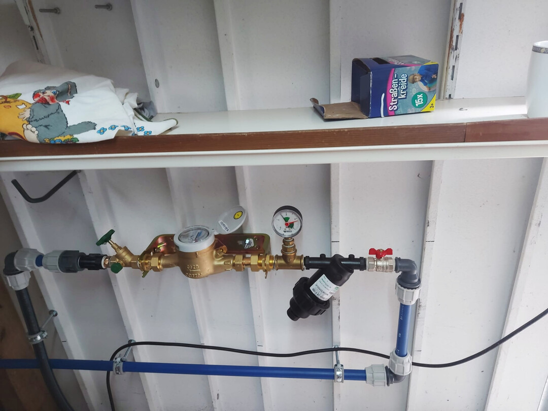 Fr die Technik muss ein entsprechender Platz vorgesehen und eine Wasseruhr eingeplant werden.