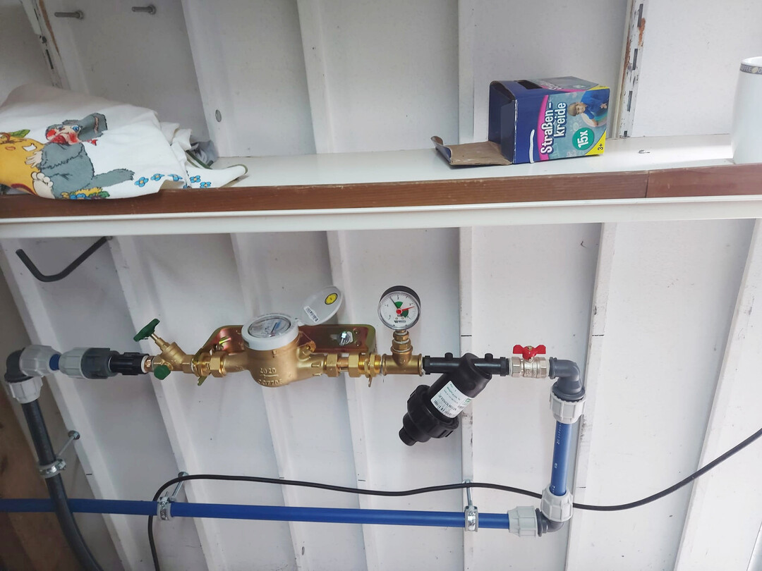 Fr die Technik muss ein entsprechender Platz vorgesehen und eine Wasseruhr eingeplant werden.