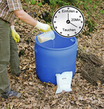 Dafür wird der Stoff in Wasser angemischt …