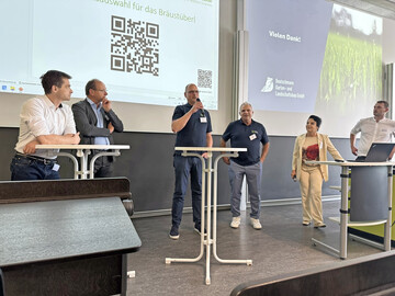 In der abschlieenden Diskussionsrunde vertieften die Referenten (hier zusammen mit Moderatorin Prof. Dr. Cristina Lenz) noch einmal die Themen der Landschaftsbautagung 2025 in Freising.