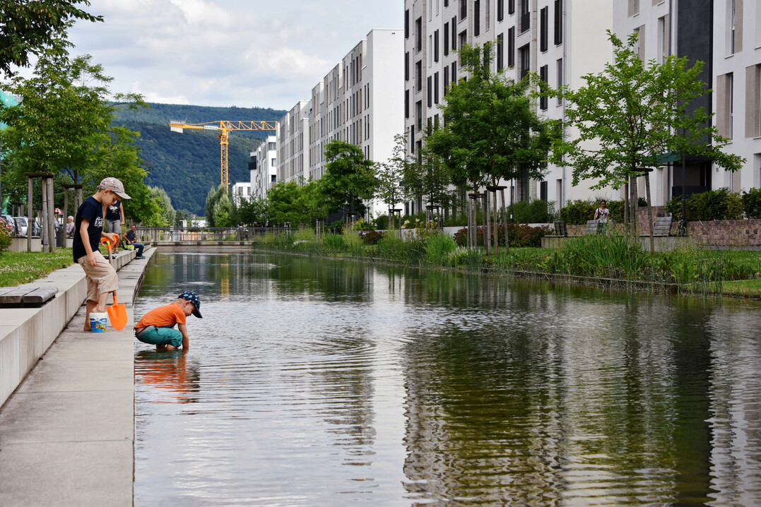 In der Bahnstadt Heidelberg dienen Kanäle der Retention und sind zugleich attraktive Gestaltungselemente.