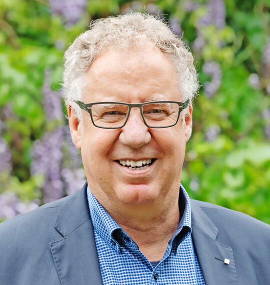 Dr. Michael Marrett-Foen