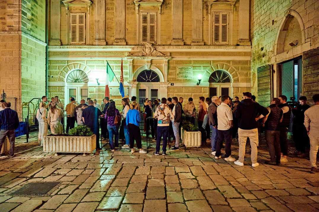 Der Austausch  hier beim Abendessen in Porec  steht im Vordergrund.