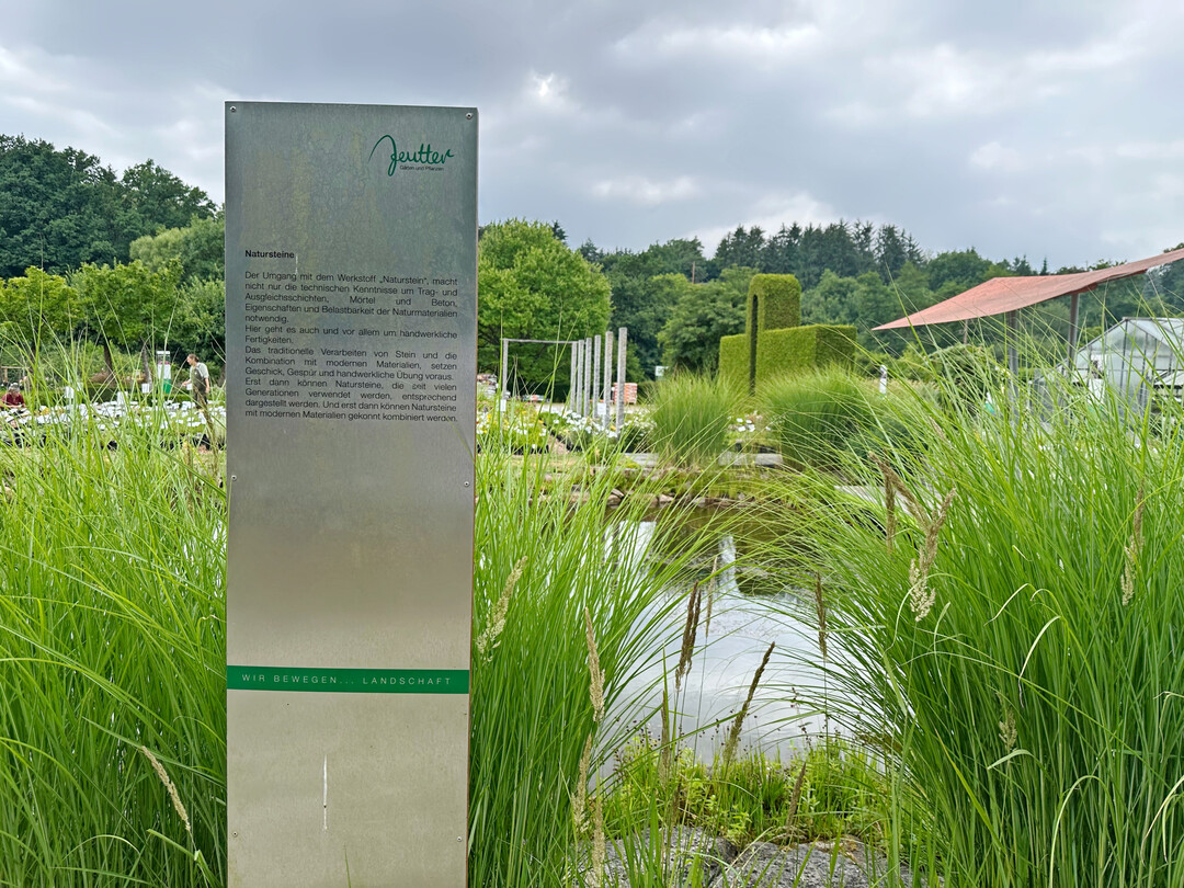 Infotafel erklren die Philosophie des Unternehmens.