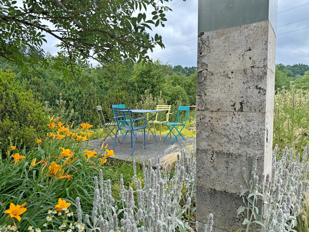 Attraktive Sitzpltze laden zum Verweilen ein.