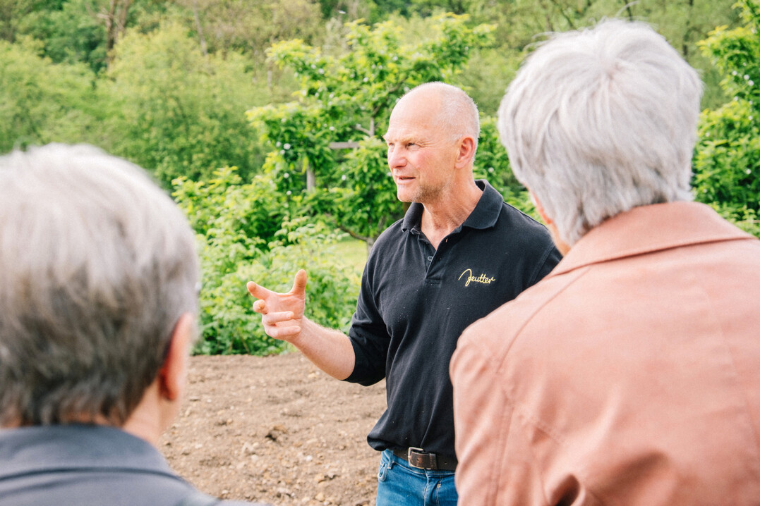 Auch die Beratung  zum Teil in Form von Seminaren  ist ein wesentliches Abgrenzungsmerkmal.