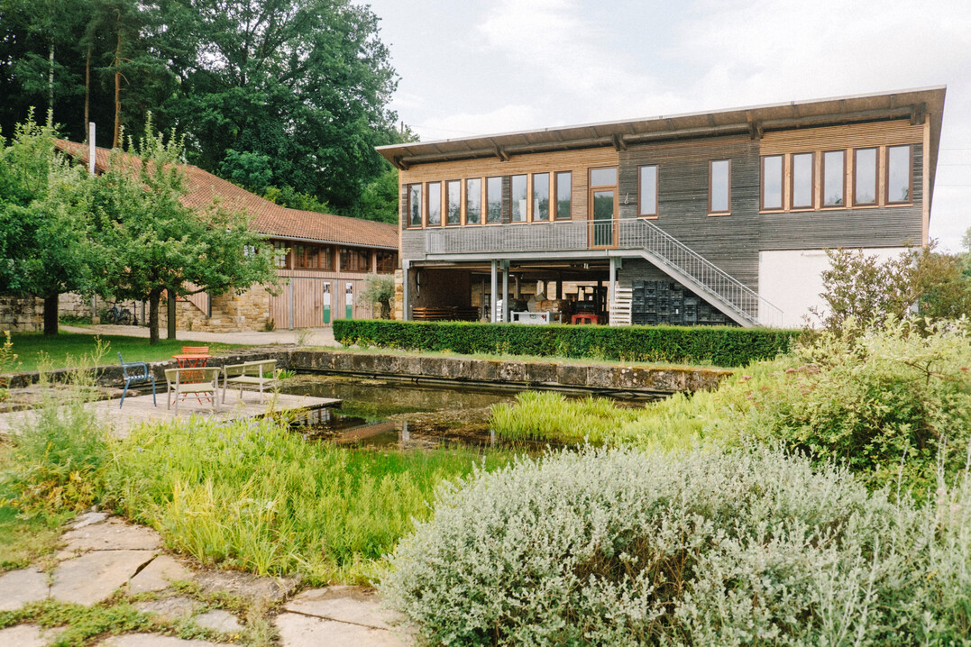 Die alte Grtnerei wurde fr den Bedarf der Jeutters stilgerecht erweitert.