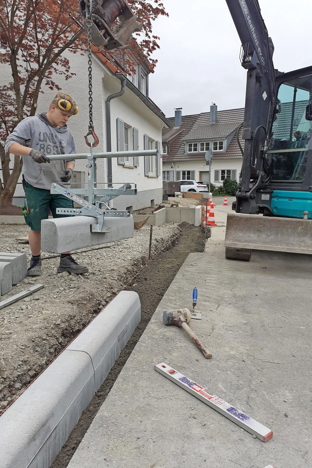 Die Jungs packen bei den Auftrgen krftig mit an. 