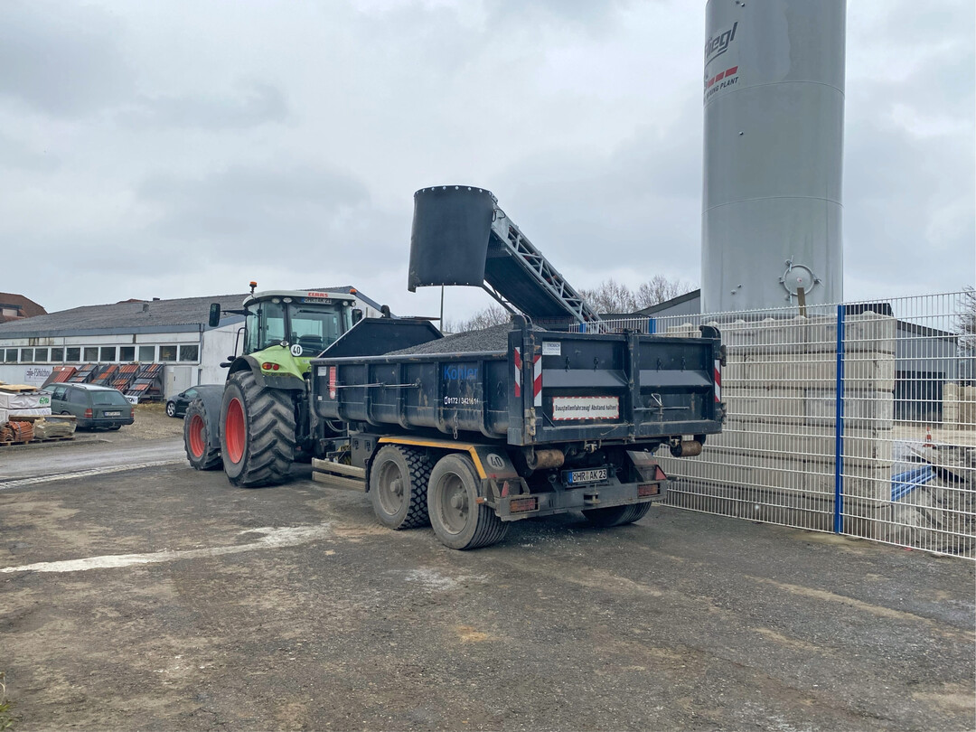 Die Betontanksteller bei Khler Rundumservice in Neuenstein. Der Dienstleister zhlt Landwirte, Gewerbebetriebe und Privatleute zu seinem Kundenstamm. Der Verkauf von Frischbeton per Selbstbedienung wird sehr gut angenommen.