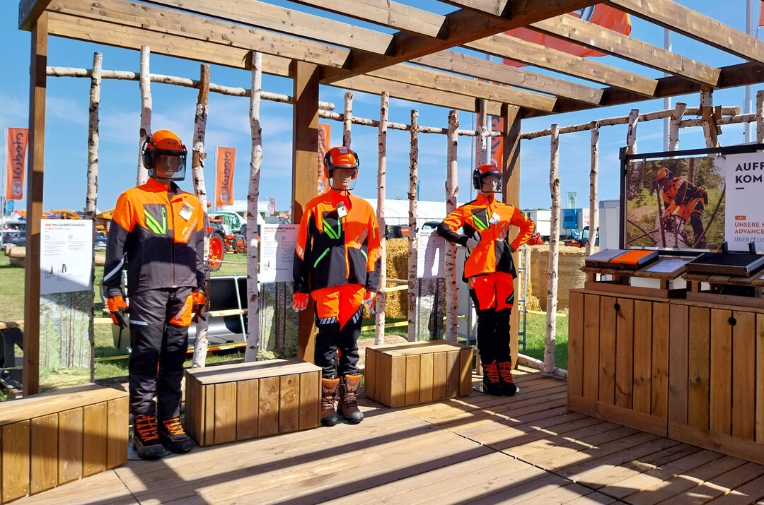 Diese Standbesetzung bei Stihl ist berpnktlich, fachgerecht gekleidet, braucht keine Verpflegung und beschwert sich nicht ber die Hitze. Perfekt!