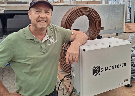 Gärtnermeister Thomas Simon aus dem badischen Hohberg sucht die Lösung für moderne Baumsysteme.