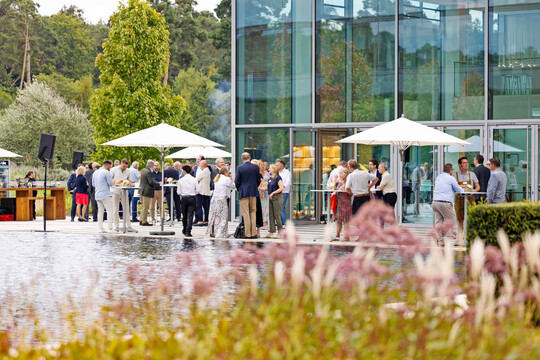 Ob beim Jahresempfang der grnen Verbnde in Hessen oder wie hier beim Sommerfest des Verbands baugewerblicher Unternehmer in Thringen: Der FGL HT schtzt den regelmigen Austausch.