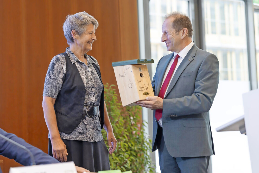 Der BGL-Verbandskongress verabschiedete Prsidiumsmitglied Pia Prger (r. BGL-Prsident Thomas Banzhaf).