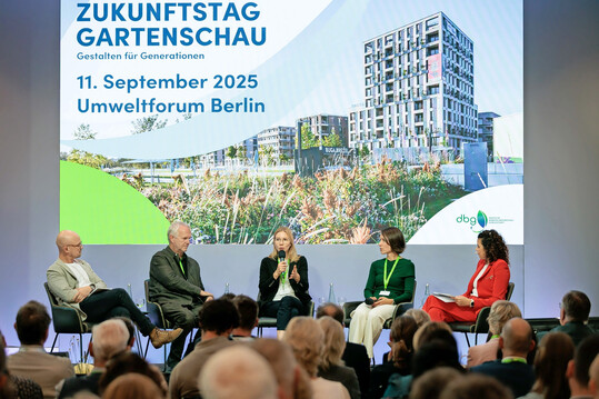 Podiumsdiskussion, v. l.: Christian Hansen, Thies Schrder, Nina Kolleck, Christiane Varga und Moderatorin Katie Gallus