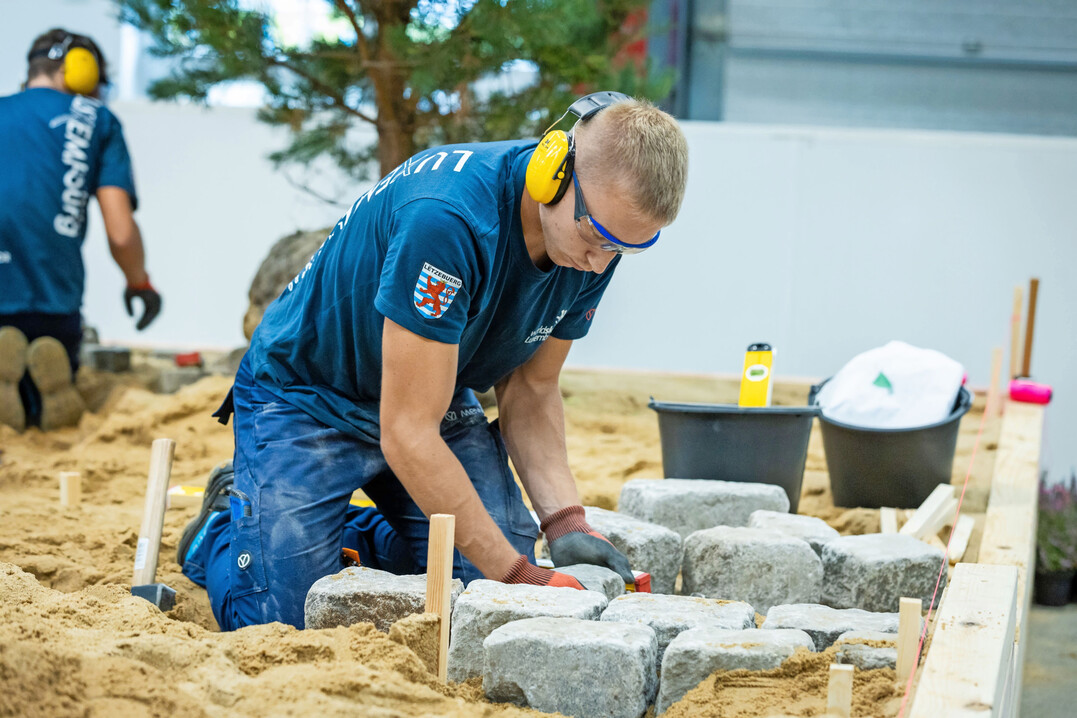 Florian Theisen holte mit seinem Partner Nico Fuchs (li.) den 2. Platz im Europawettbewerb GaLaBau.
