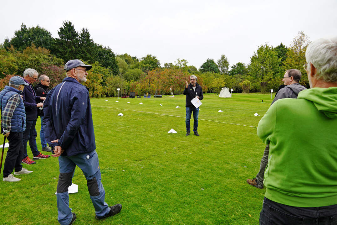 Prof. Martin Thieme-Hack erffnet das Kompetenzzentrum Rasen.